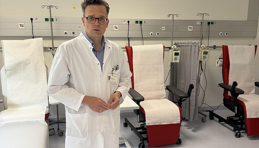 Die Räume in der Neurologie, hier der Transfusionsraum in der Ambulanz, sind groß, hell und an vielen Stellen ist die Aussicht über Heilbronn traumhaft.