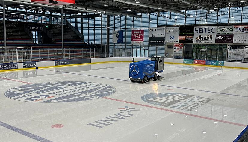 Mit Sponsorenlogos sieht es auf der Heilbronner Eisfläche bislang dünn aus. Es kommt bis Saisonbeginn aber wohl noch etwas dazu.