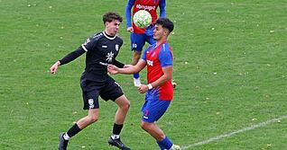 Auch wenn Janis Gesell (rechts) erst während der laufenden Runde verpflichtet wurde, gewöhnte er sich schnell in Hollenbach ein.
Foto: Marc Schmerbeck Auch wenn Janis Gesell (rechts) erst während der laufenden Runde verpflichtet wurde, gewöhnte er sich schnell in Hollenbach ein.
Foto: Marc Schmerbeck