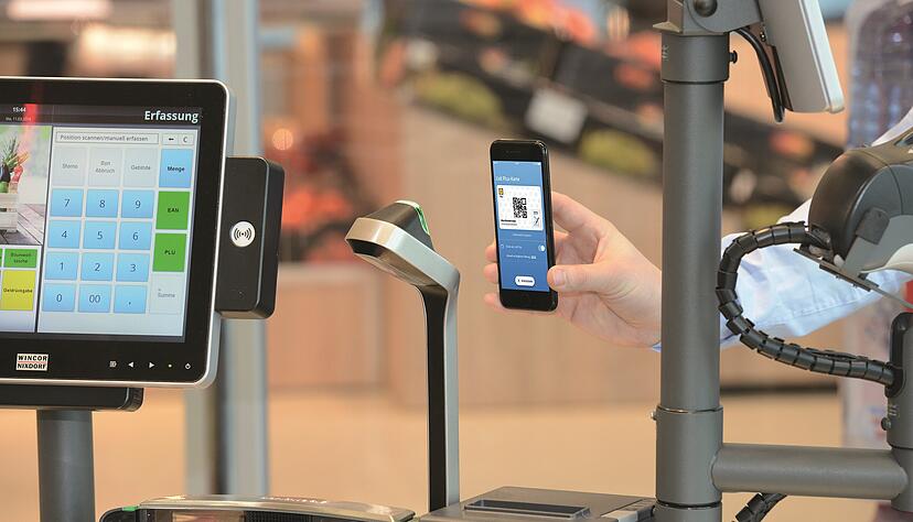 Bezahlen mit dem Handy wird immer beliebter. Lidl tritt von heute an mit einer eigenen Funktion in seiner App auf und will den gro&szlig;en Bezahldiensten von Google und Apple Konkurrenz machen.
Foto: Lidl