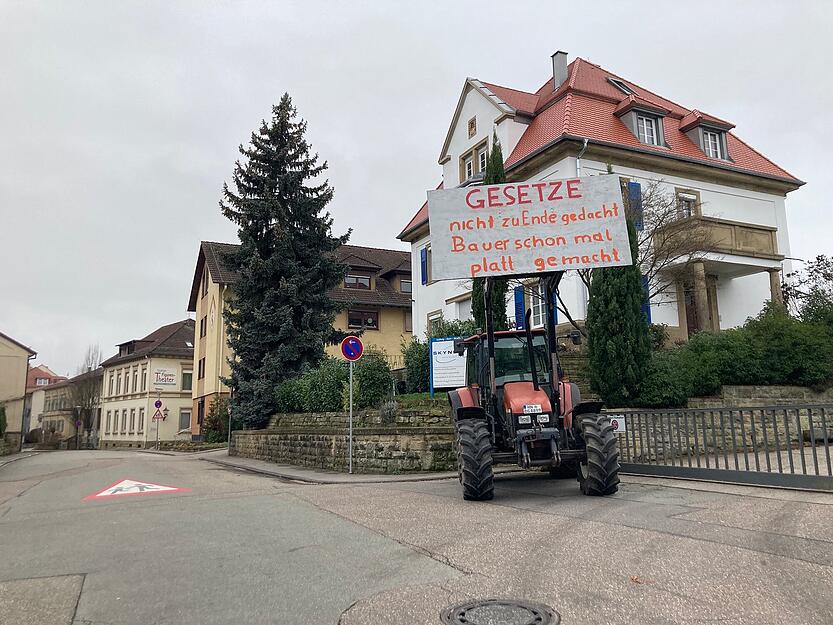Landwirte aus der Region zeigen ihren Frust beim Dreikönigstreffen der FDP in Eppingen