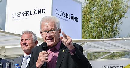 Winfried Kretschmann spricht zum Auftakt der landesweiten Energiesparkampagne "Cleverländ". Winfried Kretschmann spricht zum Auftakt der landesweiten Energiesparkampagne "Cleverländ".