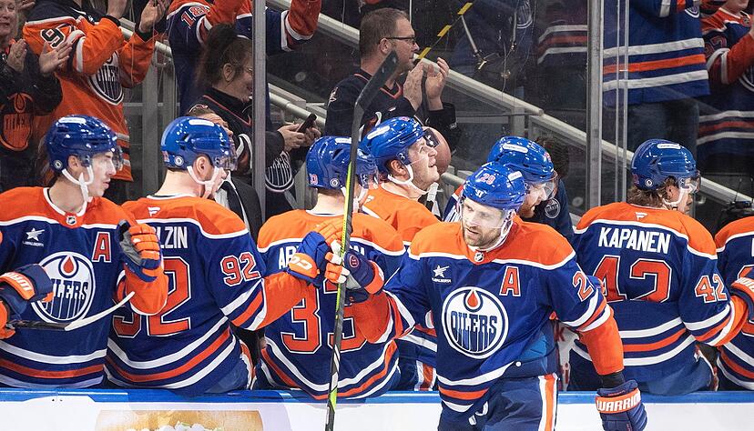 Leon Draisaitl von den Edmonton Oilers erzielte gegen die Anaheim Ducks bereits sein 28. Saisontor. Leon Draisaitl von den Edmonton Oilers erzielte gegen die Anaheim Ducks bereits sein 28. Saisontor.