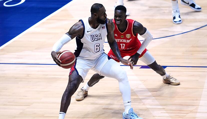 LeBron James (links) wäre über eine Aufnahme von Schröder in die Hall of Fame nicht überrascht. (Archivfoto) LeBron James (links) wäre über eine Aufnahme von Schröder in die Hall of Fame nicht überrascht. (Archivfoto)