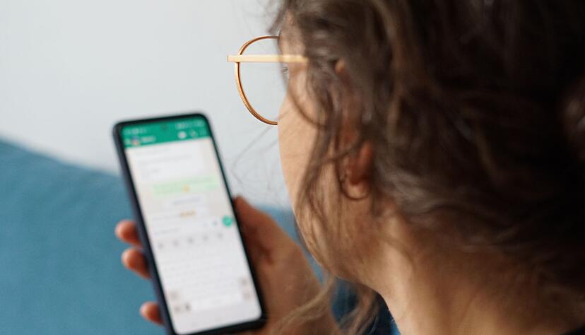 Kündigungen per WhatsApp sind unwirksam: Das Arbeitsverhältnis bleibt bestehen, wenn die gesetzliche Schriftform nicht eingehalten wird. Kündigungen per WhatsApp sind unwirksam: Das Arbeitsverhältnis bleibt bestehen, wenn die gesetzliche Schriftform nicht eingehalten wird.