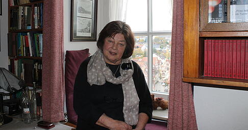 Blanca Knodel hat viele Lieblingsorte in ihrer Wohnung. Einer davon ist ihr Fenster mit Blick auf die Altstadt.