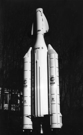 Die Europäische Raumfahrt-Agentur (ESA) vergibt Tests für das Ariane 5-Triebwerk Vulcain nach Lampoldshausen. Die Europäische Raumfahrt-Agentur (ESA) vergibt Tests für das Ariane 5-Triebwerk Vulcain nach Lampoldshausen.