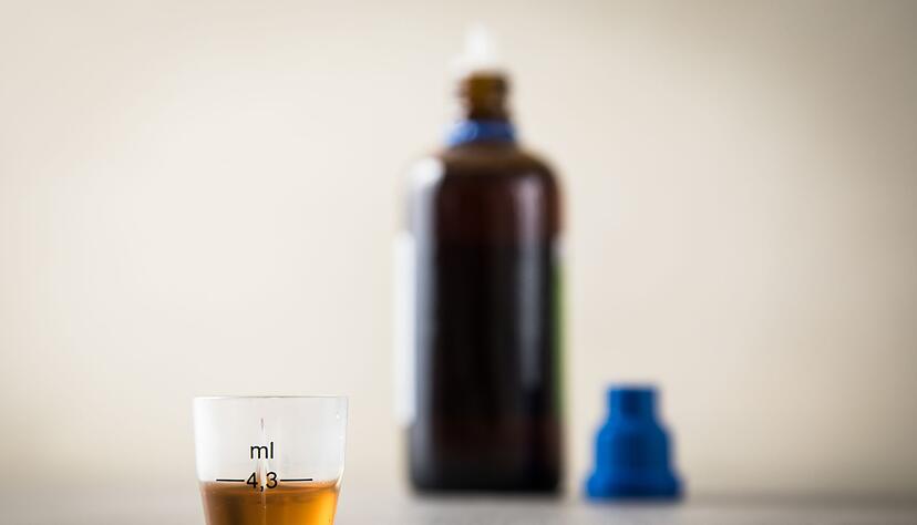 Die meisten Hustenstiller überzeugen im Test nicht: Ihre Wirksamkeit ist wissenschaftlich kaum belegt und Risiken wie Abhängigkeit oder Nebenwirkungen sind möglich. Die meisten Hustenstiller überzeugen im Test nicht: Ihre Wirksamkeit ist wissenschaftlich kaum belegt und Risiken wie Abhängigkeit oder Nebenwirkungen sind möglich.