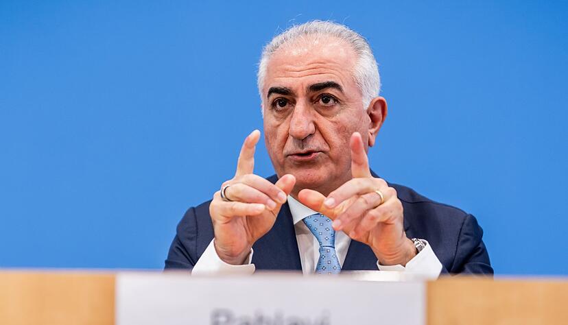 Schah-Sohn Reza Pahlavi fordert Deutschland auf, einen grundlegenden Wandel im Iran zu unterst&uuml;tzen.