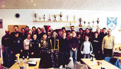 Die Schiedsrichtergruppe Künzelsau durfte gleich 30 Neulinge begrüßen, die die Prüfung bestanden. Mit Stefanie Haas wagt sich nach mehreren Jahren mal wieder ein Mädchen an den Job des Schiedsrichters heran. (Foto: privat)