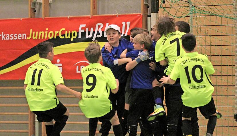 Groß war der Jubel bei der SGM Leingarten/Schluchtern nach dem Endspielsieg bei den D-Junioren gegen den Friedrichshaller SV.Foto. Alexander Bertok Groß war der Jubel bei der SGM Leingarten/Schluchtern nach dem Endspielsieg bei den D-Junioren gegen den Friedrichshaller SV.Foto. Alexander Bertok