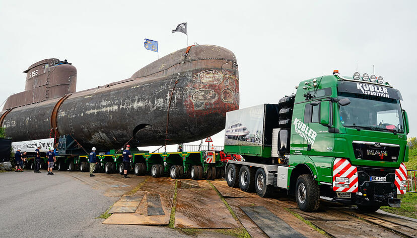 Das U-Boot U17 hat seine letzte Etappe zum Technikmuseum Sinsheim angetreten.