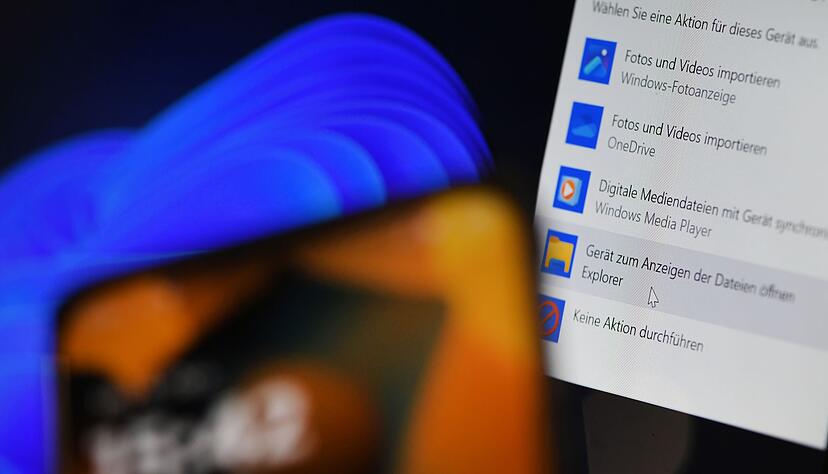 Was darf es sein? Kabelt man Smartphone und PC zusammen, fragt der Rechner nach, wie weit die Freundschaft gehen darf. Wer nichts auswählt, bekommt «nur» Strom. Was darf es sein? Kabelt man Smartphone und PC zusammen, fragt der Rechner nach, wie weit die Freundschaft gehen darf. Wer nichts auswählt, bekommt «nur» Strom.