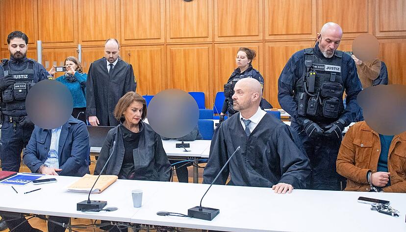 Der Prozess wegen eines mutmaßlichen Auftragsmordes in Waldenburg zieht sich in die Länge. Das Gericht hat neue Termin bis in den Juli hinein festgesetzt. Der Prozess wegen eines mutmaßlichen Auftragsmordes in Waldenburg zieht sich in die Länge. Das Gericht hat neue Termin bis in den Juli hinein festgesetzt.