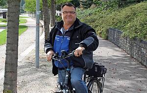 Wolfgang Stier ist gerne mit dem Rad unterwegs. Er lobt das Versorgungsangebot im Ort. Wolfgang Stier ist gerne mit dem Rad unterwegs. Er lobt das Versorgungsangebot im Ort.