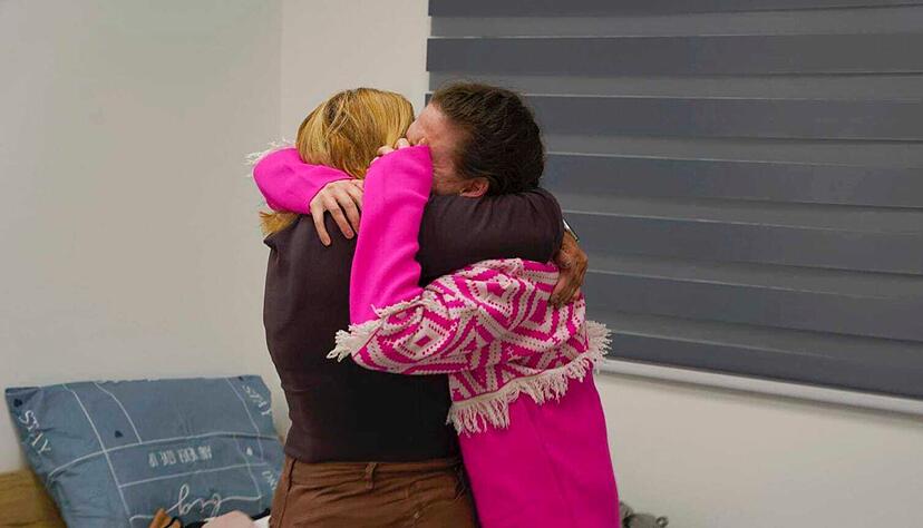 Treffen befreiter israelischer Geiseln mit Familien.