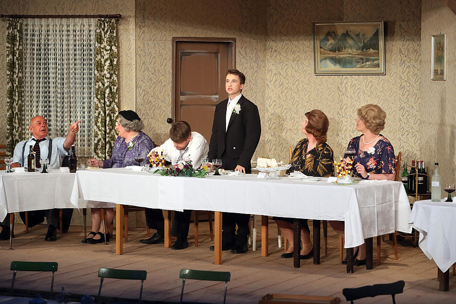 Premiere von "s'Konfirmandefescht" bei den Freilichtspielen Neuenstadt