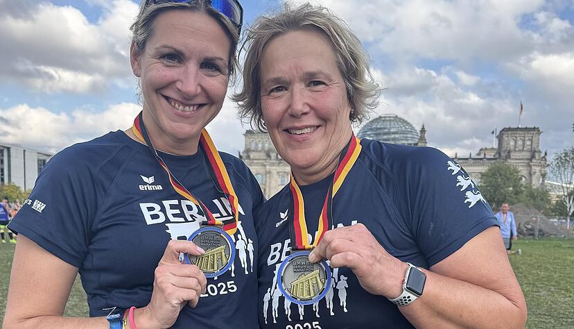 Mutter und Tochter: Stefanie von Olnhausen und 
Christina Schweikert kommen mit nur 20 Minuten Abstand von einander im Ziel an.