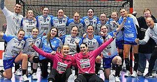 Erst wurde der Sieg gefeiert, sp&auml;ter im Mannschaftsbus der Geburtstag von Johanna Fossum (vorne links). Die Torh&uuml;terin wurde 23 Jahre alt.
Foto: SU Neckarsulm/Stefan Michaelis