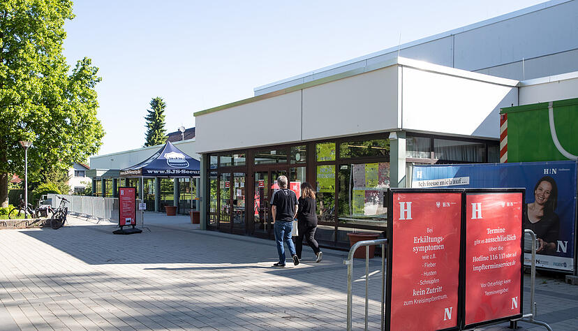 Rund 1600 Termine stehen vom 26. bis 28. Juni für die Mitarbeiter von Betrieben aus dem Stadtkreis Heilbronn im Kreisimpfzentrum Heilbronn-Horkheim zur Verfügung. Foto: Archiv/Veigel Rund 1600 Termine stehen vom 26. bis 28. Juni für die Mitarbeiter von Betrieben aus dem Stadtkreis Heilbronn im Kreisimpfzentrum Heilbronn-Horkheim zur Verfügung. Foto: Archiv/Veigel