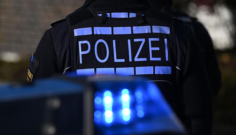 Ein Autofahrer wollte sich auf der A5 einer Polizeikontrolle entziehen. (Symbolbild)