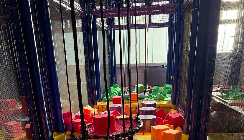 Sportliche Herausforderungen und Spaßzonen vereinen Action und Bewegung. Sportliche Herausforderungen und Spaßzonen vereinen Action und Bewegung.