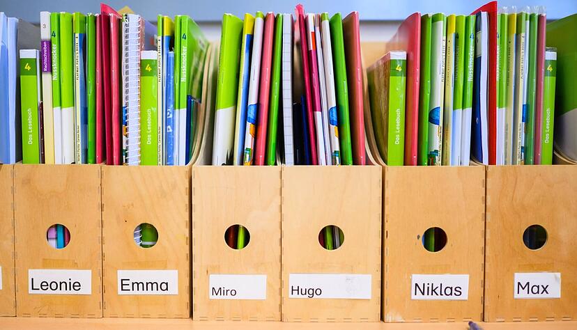 Viele Schulleiter klagen &uuml;ber eine hohe Arbeitsbelastung. Der Druck nimmt laut Gewerkschaft nicht ab, der F&uuml;hrungsposten an Bildungsst&auml;tten gilt deshalb f&uuml;r viele Lehrer als unattraktiv.
Foto: dpa