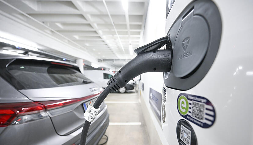 Kommt eine Ladepflicht für Plug-in-Hybride? Der Verband der Automobilindustrie kann sich das vorstellen. Kommt eine Ladepflicht für Plug-in-Hybride? Der Verband der Automobilindustrie kann sich das vorstellen.