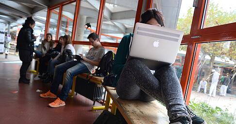 Ein duales Studium führt unabhängig vom Gehalt zur Pflichtversicherung in der gesetzlichen Rentenversicherung. Ein duales Studium führt unabhängig vom Gehalt zur Pflichtversicherung in der gesetzlichen Rentenversicherung.