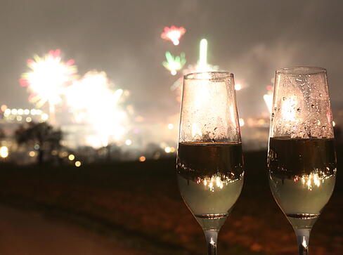 Silvesterraketen leuchten über Öhringen. Silvesterraketen leuchten über Öhringen.