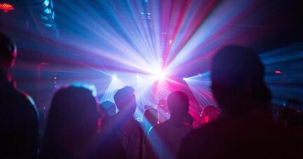 Ab diesem Wochenende wollen einige Berliner Clubs und Diskotheken das Tanzen wieder erlauben - allerdings nur für Geimpfte und Genesene.