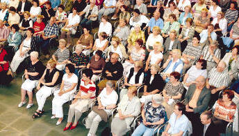 Erleichterte Mienen beim Stimme-Forum in der AOK: Das Alter hat nichts mit Siechtum gemein, jeder hat es selbst in der Hand, wie jugendlich er wirkt. Aber: Er muss auch etwas dafür tun.Fotos: Dittmar Dirks Erleichterte Mienen beim Stimme-Forum in der AOK: Das Alter hat nichts mit Siechtum gemein, jeder hat es selbst in der Hand, wie jugendlich er wirkt. Aber: Er muss auch etwas dafür tun.Fotos: Dittmar Dirks