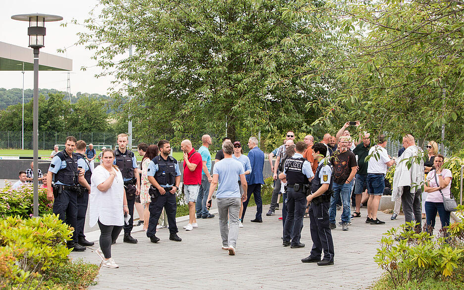 Gegendemo bei AfD-Bürgerdialog in Neckarwestheim