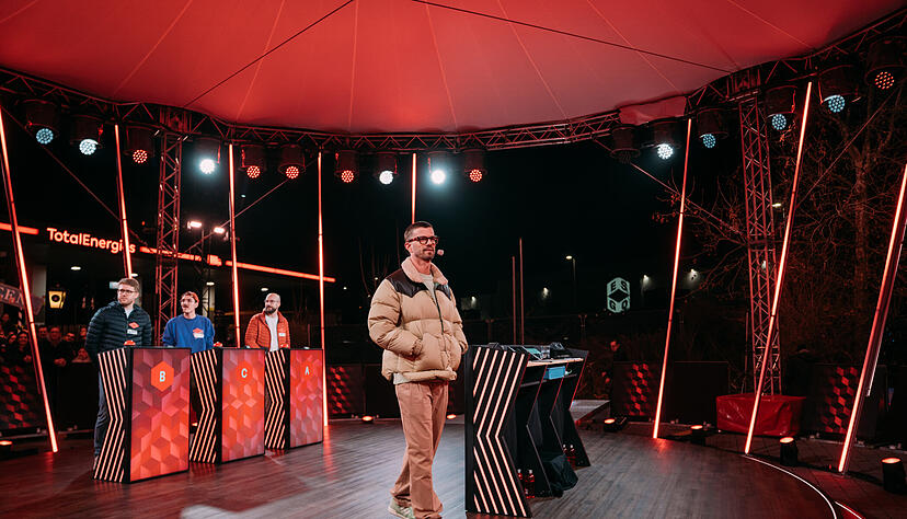 Live-Sendung aus dem Autohof: Die Show "Ein sehr gutes Quiz" moderieren Joko und Klaas in Bad Rappenau.