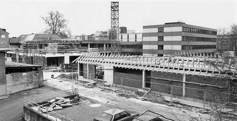 Januar 1990: Der Bau schreitet voran.