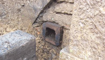 Eichenholz diente als Material für die Wasserleitungen, die man bei den Bauarbeiten in Heilbronn jetzt fand.Foto: Stadtarchiv Heilbronn