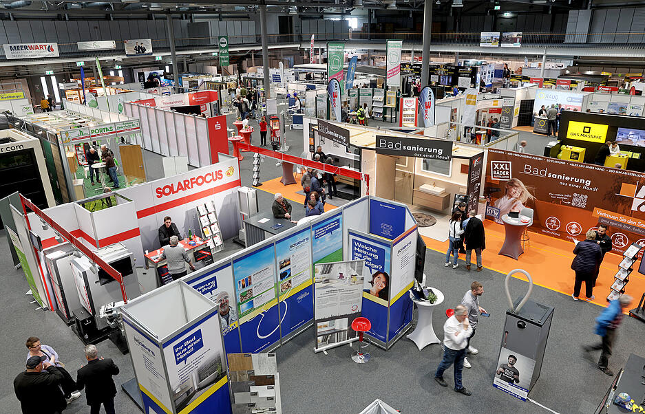 Auf 10.000 Quadratmetern hatten in diesem Jahr 400 Fachleute Platz, um sich den Besuchern der Baumesse in Heilbronn zu pr&auml;sentieren.