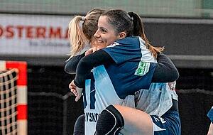 Pure Freude herrschte bei Vasiliki Gkatziou (rechts) und Veronika Andrysková nach dem gesicherten Klassenerhalt. Pure Freude herrschte bei Vasiliki Gkatziou (rechts) und Veronika Andrysková nach dem gesicherten Klassenerhalt.