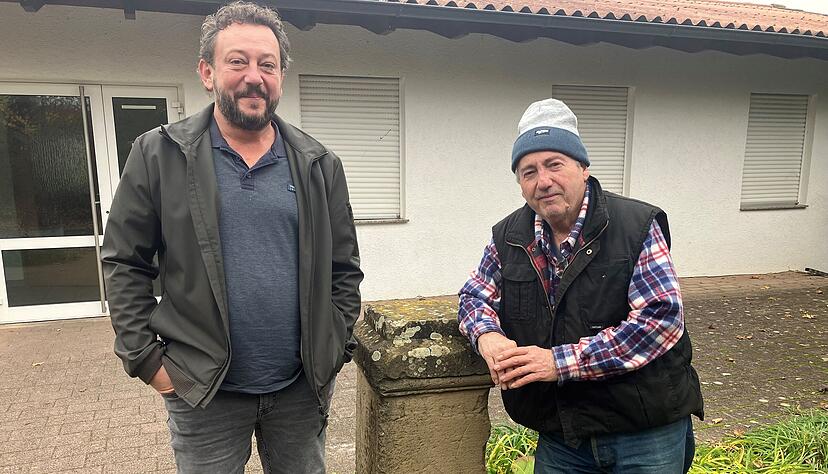 Peter Dick (links) und Karl-Heinz Heck stören sich an den Wartezeiten auf einen Termin bei der städtischen Zulassungsstelle. Peter Dick (links) und Karl-Heinz Heck stören sich an den Wartezeiten auf einen Termin bei der städtischen Zulassungsstelle.