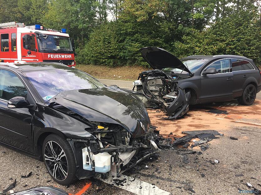 Zwei Personen wurden dabei verletzt, davon eine schwer.