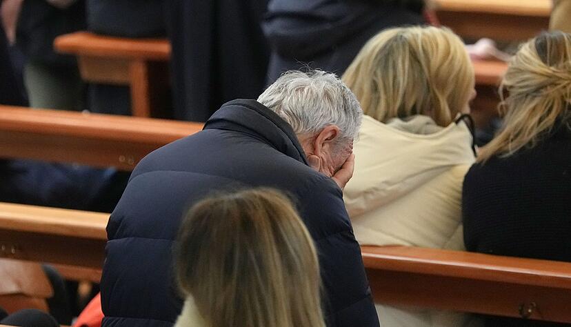 Anwohner von Crans-Montana sind fassunglos. Anwohner von Crans-Montana sind fassunglos.