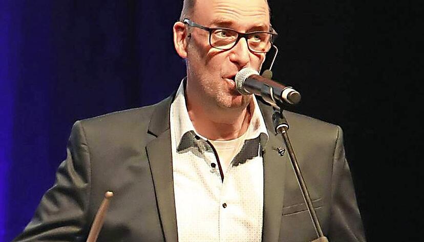 Der Parodist und Stimmenimitator Andreas M&uuml;ller in der Harmonie.
Foto: Heibel