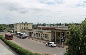 Mehr ist m&ouml;glich: Weil der Eigent&uuml;mer des Bahnhofs Jagstfeld aus Sicht der Stadt nicht vorankommt, will Bad Friedrichshall das Anwesen kaufen. Foto. Simon Gajer