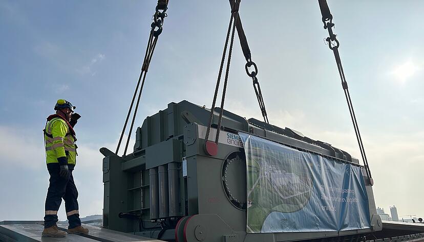 Trafo-Schwertransport von Heilbronn zum SuedLink-Umspannwerk in Leingarten. Trafo-Schwertransport von Heilbronn zum SuedLink-Umspannwerk in Leingarten.