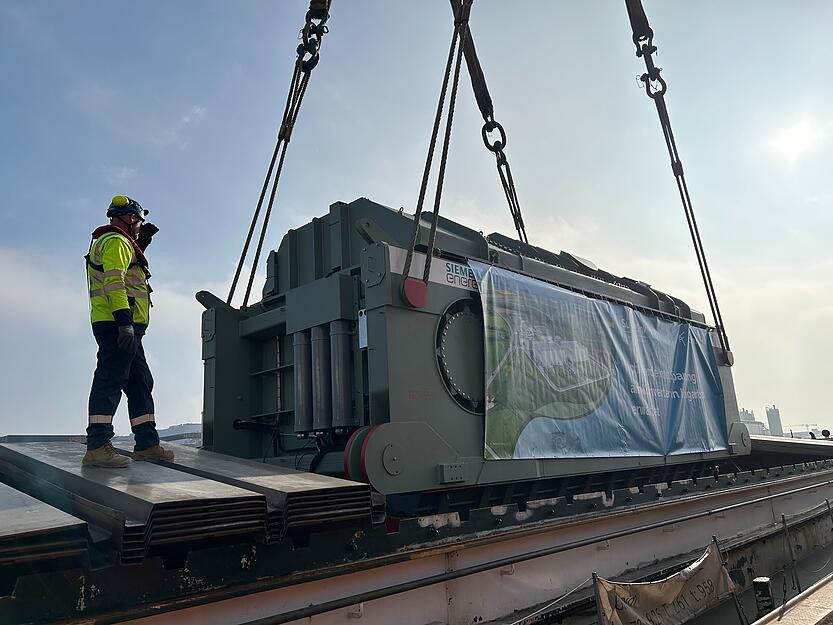 Trafo-Schwertransport von Heilbronn zum SuedLink-Umspannwerk in Leingarten. Trafo-Schwertransport von Heilbronn zum SuedLink-Umspannwerk in Leingarten.