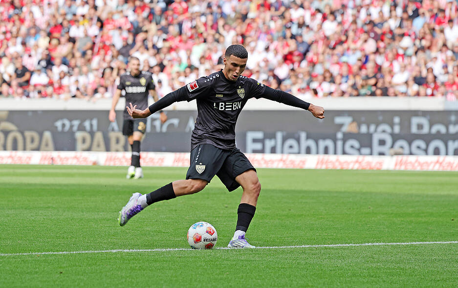 Bilal El Khannouss: Der letzte Transfer im Sommer. Der offensive Mittelfeldspieler soll der fehlende Kreativspieler sein. El Khannouss wurde von einigen Fans des VfB Stuttgart herbeigewünscht.