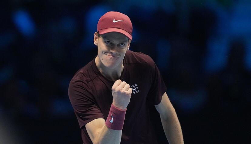 Jannik Sinner holt im ersten Gruppenspiel der ATP Finals den ersten Sieg.