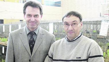Die schönsten Damascenertauben von ganz Deutschland hat Bernhard Fundis vom Kleintierzuchtverein Siglingen/Züttlingen (rechts), hier mit dem Vereinsvorsitzenden Eberhard Kämpf. (Foto: Agentur Kochertal)