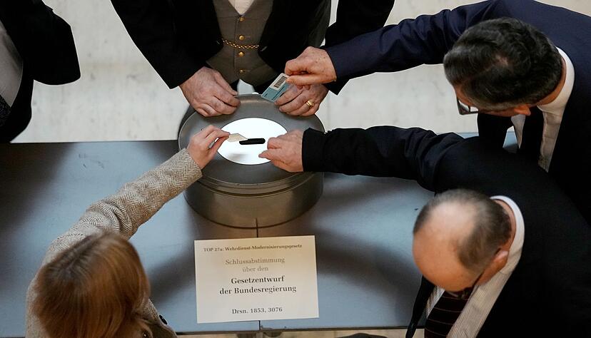 Merz hat eine knappe eigene &laquo;Kanzlermehrheit&raquo; erreicht.