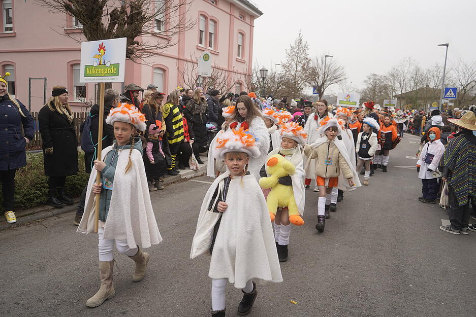 Der Kinderumzug begeistert mit fantasievollen Masken und liebevollen Details.